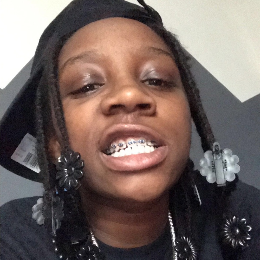 Meet your Posher, Aymari